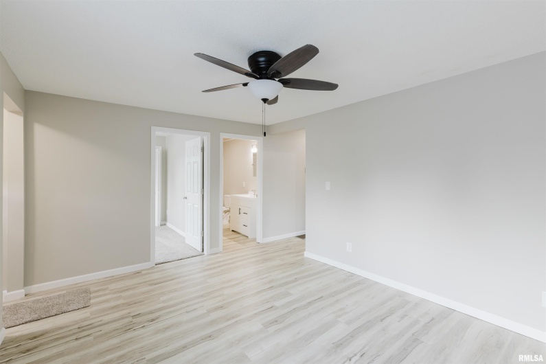 1305 DAVIS Avenue, Johnston City, Illinois 62951, 2 Bedrooms Bedrooms, 0 ,1 BathroomBathrooms,Residential,For Sale,DAVIS,0,RMAQC4266801