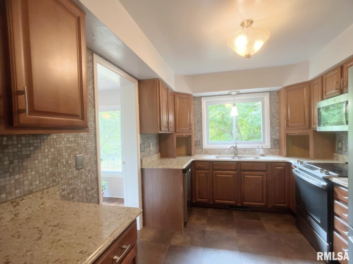 8994 Old Highway 13 Highway, Murphysboro, Illinois 62966, 4 Bedrooms Bedrooms, 0 ,2 BathroomsBathrooms,Residential,For Sale,Old Highway 13,0,RMAEB459484