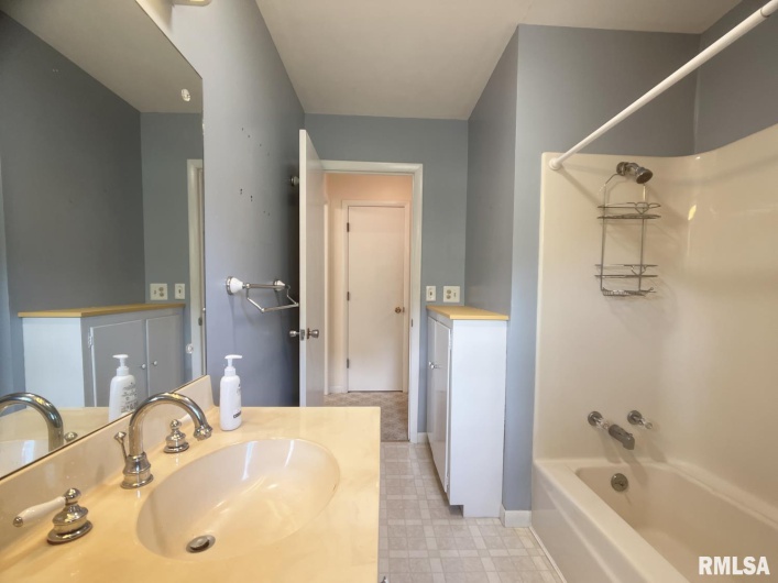 8994 Old Highway 13 Highway, Murphysboro, Illinois 62966, 4 Bedrooms Bedrooms, 0 ,2 BathroomsBathrooms,Residential,For Sale,Old Highway 13,0,RMAEB459484
