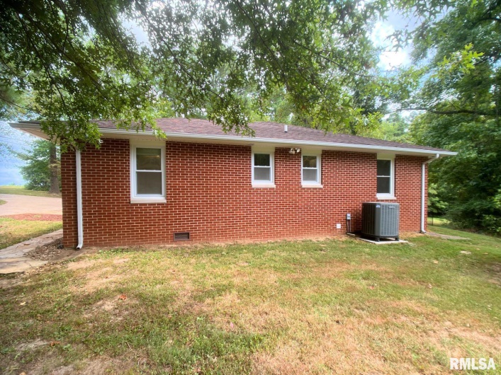 8994 Old Highway 13 Highway, Murphysboro, Illinois 62966, 4 Bedrooms Bedrooms, 0 ,2 BathroomsBathrooms,Residential,For Sale,Old Highway 13,0,RMAEB459484