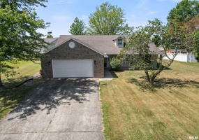 1306 MAGNOLIA Drive, Marion, Illinois 62959-5907, 3 Bedrooms Bedrooms, 0 ,1 BathroomBathrooms,Residential,For Sale,MAGNOLIA,0,RMAEB459491