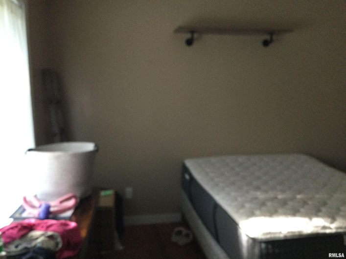 10 MAY Avenue, Buncombe, Illinois 62912, 2 Bedrooms Bedrooms, 0 ,1 BathroomBathrooms,Residential,For Sale,MAY,0,RMAQC4266829