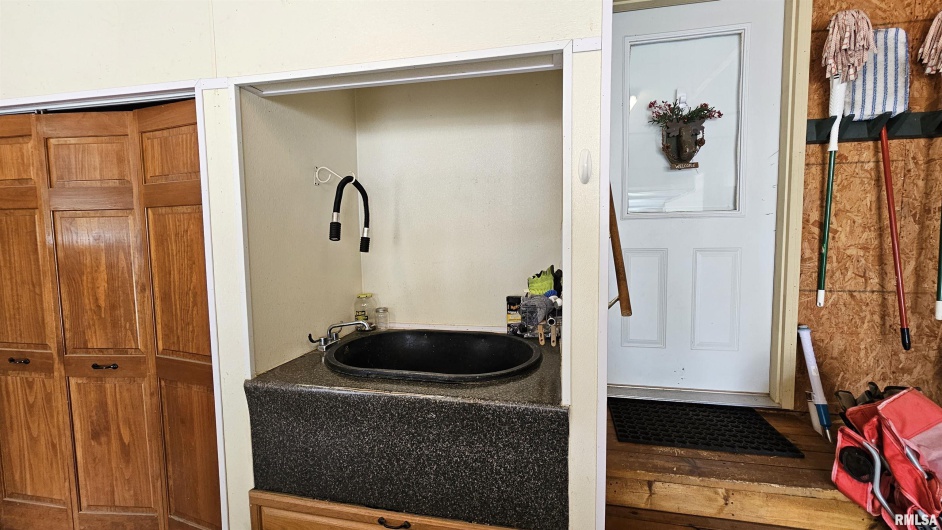 15264 REMINGTON Road, Marion, Illinois 62959, 2 Bedrooms Bedrooms, 0 ,1 BathroomBathrooms,Residential,For Sale,REMINGTON,0,RMAEB459496