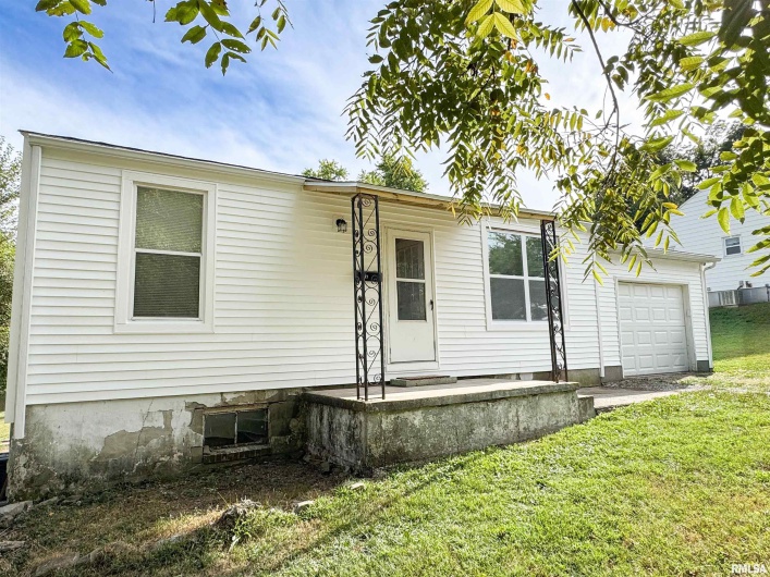 314 DOUGLAS Street, Anna, Illinois 62906, 2 Bedrooms Bedrooms, 0 ,1 BathroomBathrooms,Residential,For Sale,DOUGLAS,0,RMAEB459499