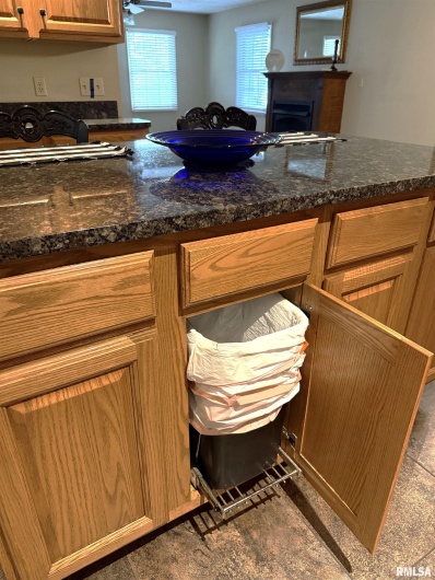 12196 LAGUNA Drive, Marion, Illinois 62959, 4 Bedrooms Bedrooms, 0 ,3 BathroomsBathrooms,Residential,For Sale,LAGUNA,0,RMAEB459507