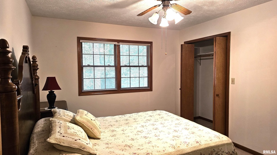 12196 LAGUNA Drive, Marion, Illinois 62959, 4 Bedrooms Bedrooms, 0 ,3 BathroomsBathrooms,Residential,For Sale,LAGUNA,0,RMAEB459507