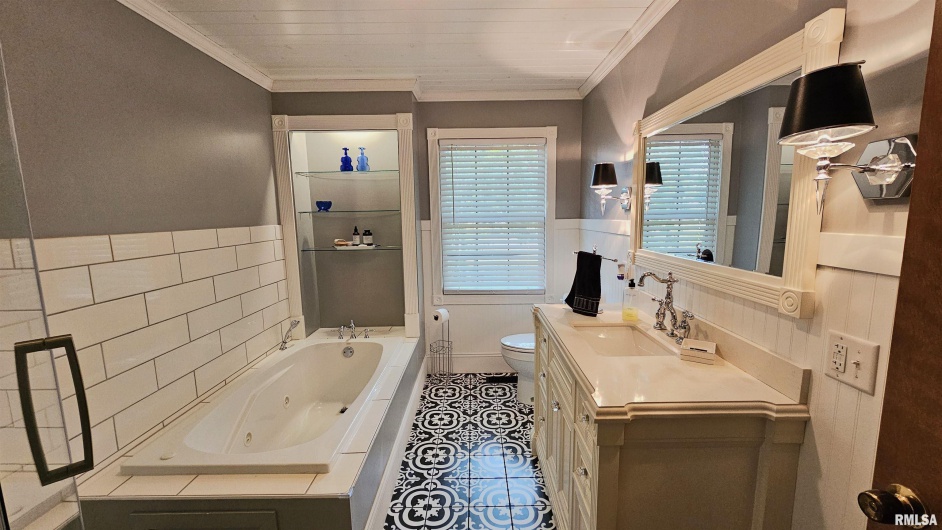 12196 LAGUNA Drive, Marion, Illinois 62959, 4 Bedrooms Bedrooms, 0 ,3 BathroomsBathrooms,Residential,For Sale,LAGUNA,0,RMAEB459507