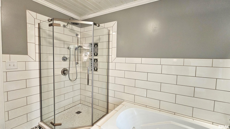 12196 LAGUNA Drive, Marion, Illinois 62959, 4 Bedrooms Bedrooms, 0 ,3 BathroomsBathrooms,Residential,For Sale,LAGUNA,0,RMAEB459507