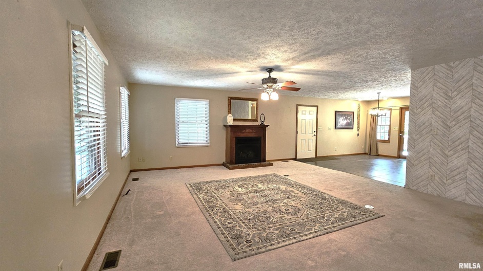 12196 LAGUNA Drive, Marion, Illinois 62959, 4 Bedrooms Bedrooms, 0 ,3 BathroomsBathrooms,Residential,For Sale,LAGUNA,0,RMAEB459507