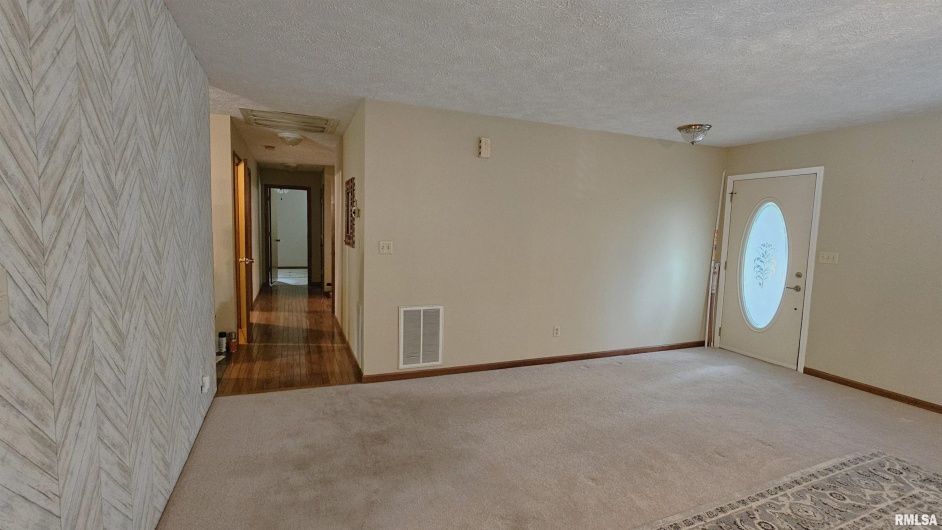 12196 LAGUNA Drive, Marion, Illinois 62959, 4 Bedrooms Bedrooms, 0 ,3 BathroomsBathrooms,Residential,For Sale,LAGUNA,0,RMAEB459507