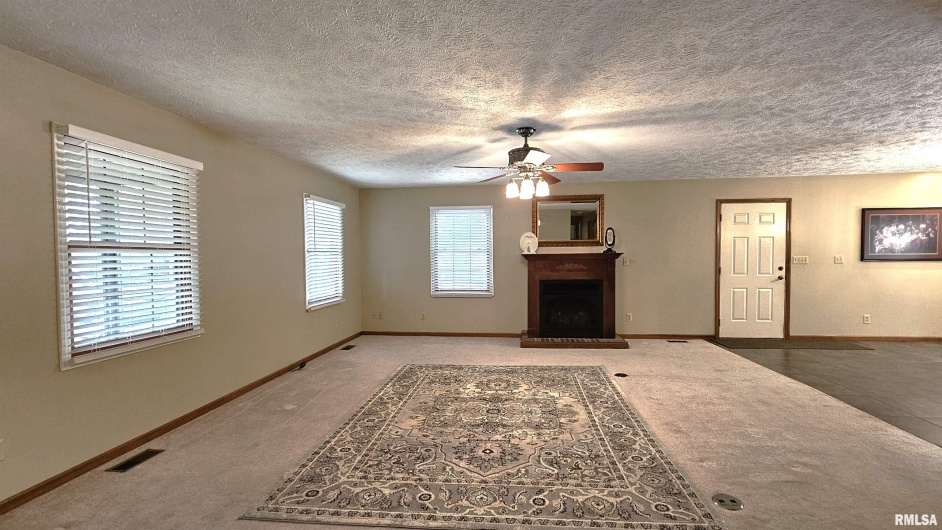 12196 LAGUNA Drive, Marion, Illinois 62959, 4 Bedrooms Bedrooms, 0 ,3 BathroomsBathrooms,Residential,For Sale,LAGUNA,0,RMAEB459507