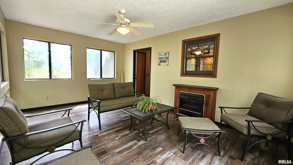 12196 LAGUNA Drive, Marion, Illinois 62959, 4 Bedrooms Bedrooms, 0 ,3 BathroomsBathrooms,Residential,For Sale,LAGUNA,0,RMAEB459507