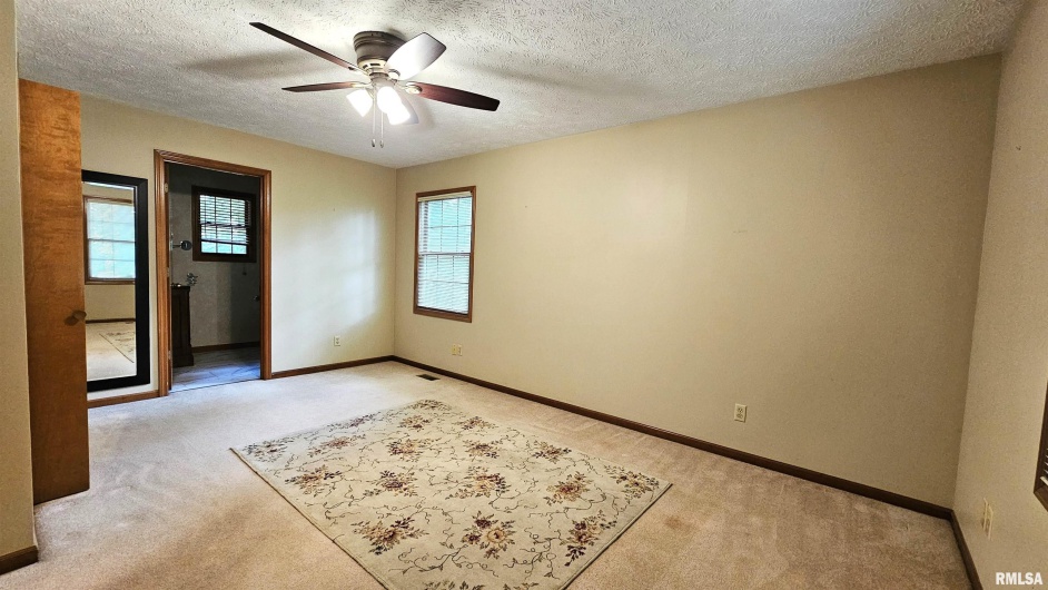12196 LAGUNA Drive, Marion, Illinois 62959, 4 Bedrooms Bedrooms, 0 ,3 BathroomsBathrooms,Residential,For Sale,LAGUNA,0,RMAEB459507