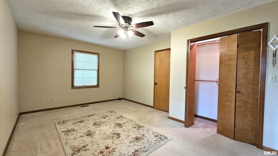 12196 LAGUNA Drive, Marion, Illinois 62959, 4 Bedrooms Bedrooms, 0 ,3 BathroomsBathrooms,Residential,For Sale,LAGUNA,0,RMAEB459507