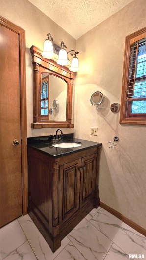 12196 LAGUNA Drive, Marion, Illinois 62959, 4 Bedrooms Bedrooms, 0 ,3 BathroomsBathrooms,Residential,For Sale,LAGUNA,0,RMAEB459507
