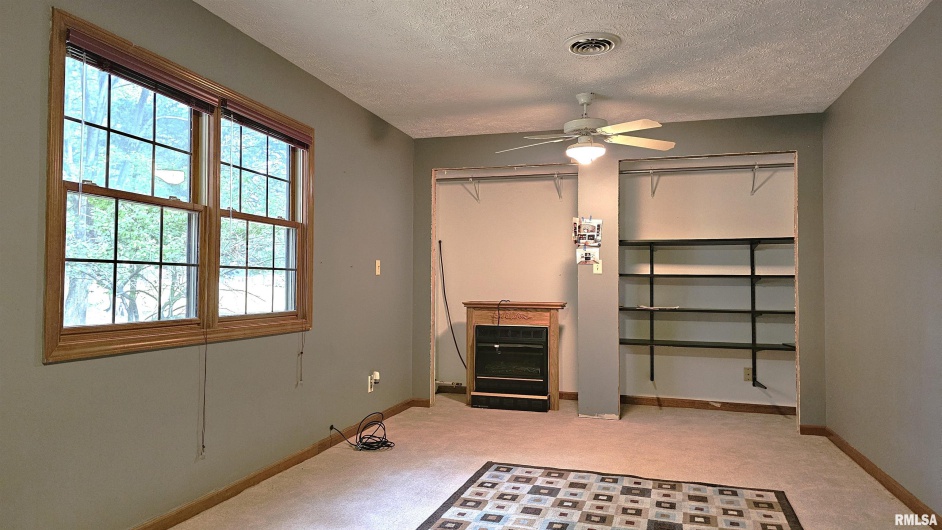 12196 LAGUNA Drive, Marion, Illinois 62959, 4 Bedrooms Bedrooms, 0 ,3 BathroomsBathrooms,Residential,For Sale,LAGUNA,0,RMAEB459507