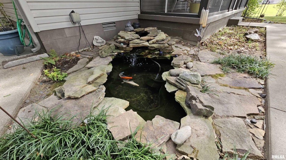 12196 LAGUNA Drive, Marion, Illinois 62959, 4 Bedrooms Bedrooms, 0 ,3 BathroomsBathrooms,Residential,For Sale,LAGUNA,0,RMAEB459507