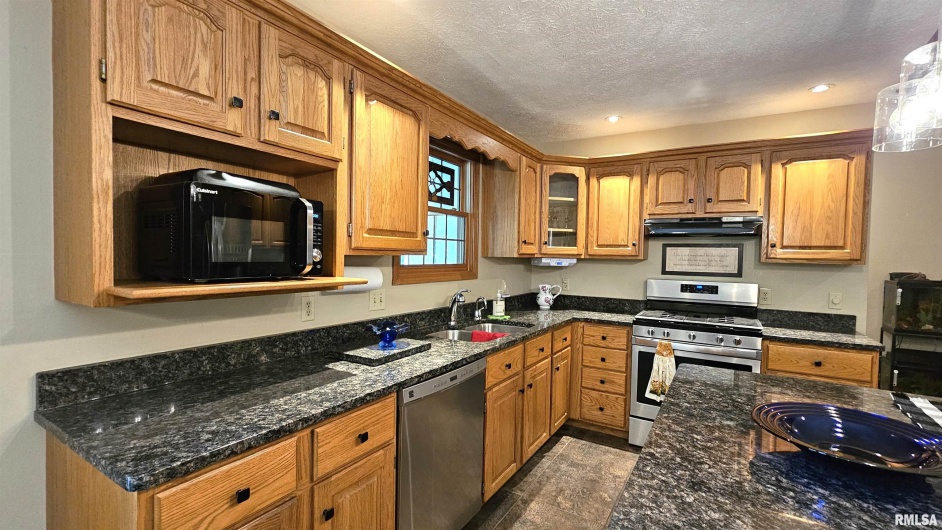 12196 LAGUNA Drive, Marion, Illinois 62959, 4 Bedrooms Bedrooms, 0 ,3 BathroomsBathrooms,Residential,For Sale,LAGUNA,0,RMAEB459507
