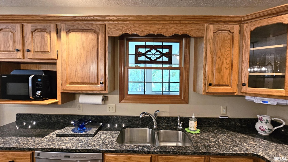 12196 LAGUNA Drive, Marion, Illinois 62959, 4 Bedrooms Bedrooms, 0 ,3 BathroomsBathrooms,Residential,For Sale,LAGUNA,0,RMAEB459507