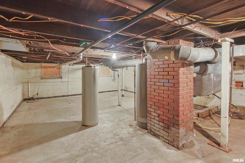 208 10TH Street, Herrin, Illinois 62948, 2 Bedrooms Bedrooms, 0 ,1 BathroomBathrooms,Residential,For Sale,10TH,0,RMAEB459510