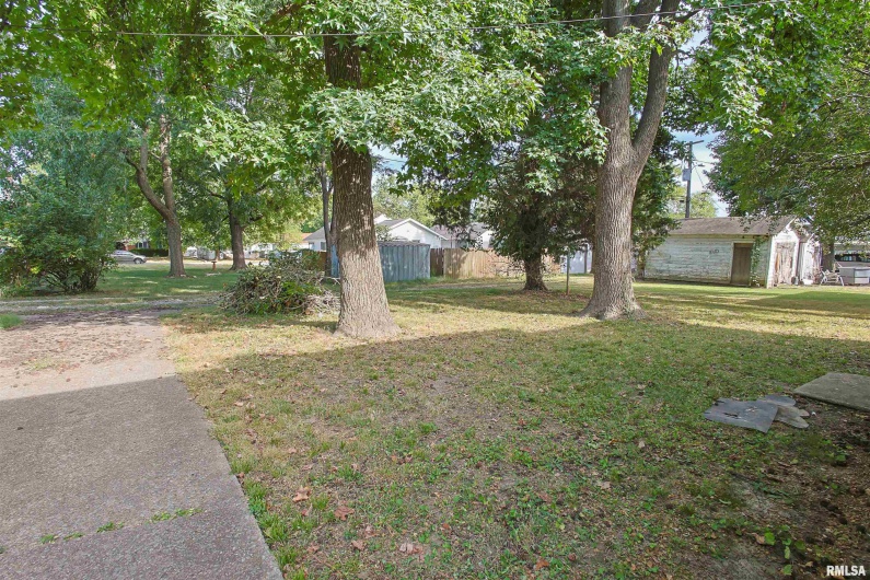 208 10TH Street, Herrin, Illinois 62948, 2 Bedrooms Bedrooms, 0 ,1 BathroomBathrooms,Residential,For Sale,10TH,0,RMAEB459510