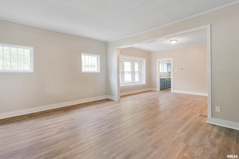208 10TH Street, Herrin, Illinois 62948, 2 Bedrooms Bedrooms, 0 ,1 BathroomBathrooms,Residential,For Sale,10TH,0,RMAEB459510