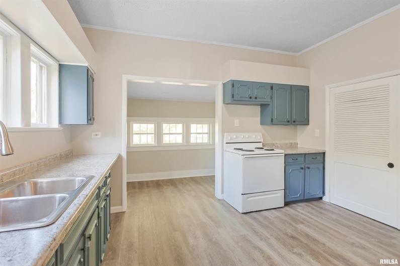 208 10TH Street, Herrin, Illinois 62948, 2 Bedrooms Bedrooms, 0 ,1 BathroomBathrooms,Residential,For Sale,10TH,0,RMAEB459510