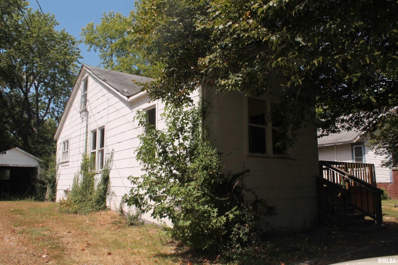 710 Carico Street, Carbondale, Illinois 62901, 4 Bedrooms Bedrooms, 0 ,1 BathroomBathrooms,Residential,For Sale,Carico,0,RMAEB459513