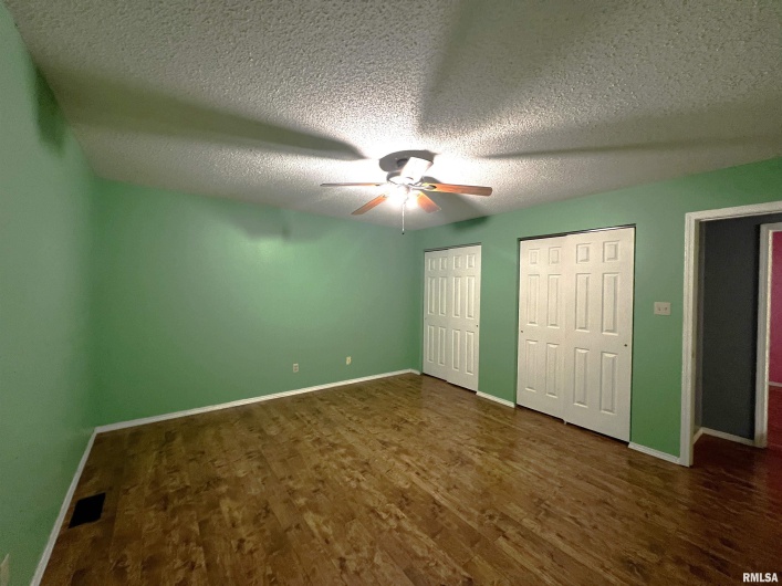 1202 Hadfield Street, Marion, Illinois 62959, 3 Bedrooms Bedrooms, 0 ,2 BathroomsBathrooms,Residential,For Sale,Hadfield,0,RMAQC4266903