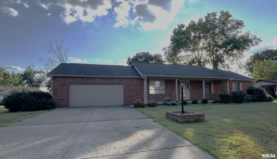 1202 Hadfield Street, Marion, Illinois 62959, 3 Bedrooms Bedrooms, 0 ,2 BathroomsBathrooms,Residential,For Sale,Hadfield,0,RMAQC4266903