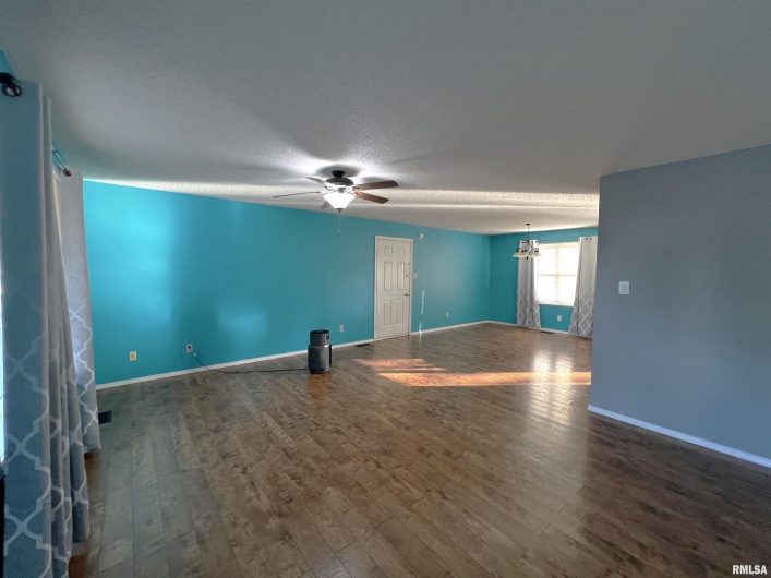 1202 Hadfield Street, Marion, Illinois 62959, 3 Bedrooms Bedrooms, 0 ,2 BathroomsBathrooms,Residential,For Sale,Hadfield,0,RMAQC4266903