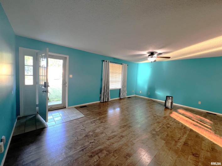 1202 Hadfield Street, Marion, Illinois 62959, 3 Bedrooms Bedrooms, 0 ,2 BathroomsBathrooms,Residential,For Sale,Hadfield,0,RMAQC4266903