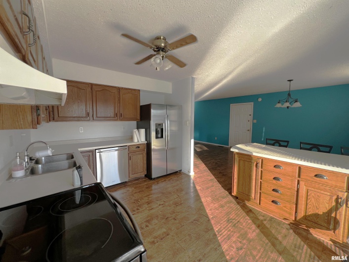 1202 Hadfield Street, Marion, Illinois 62959, 3 Bedrooms Bedrooms, 0 ,2 BathroomsBathrooms,Residential,For Sale,Hadfield,0,RMAQC4266903