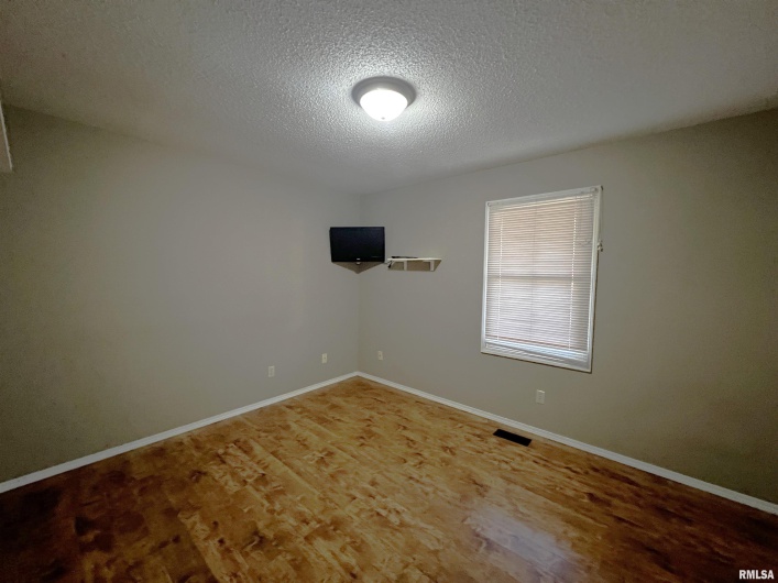 1202 Hadfield Street, Marion, Illinois 62959, 3 Bedrooms Bedrooms, 0 ,2 BathroomsBathrooms,Residential,For Sale,Hadfield,0,RMAQC4266903