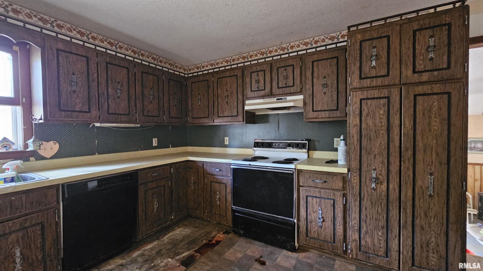 518 Fife Street, Carrier Mills, Illinois 62917, 3 Bedrooms Bedrooms, 0 ,1 BathroomBathrooms,Residential,For Sale,Fife,0,RMAEB459520