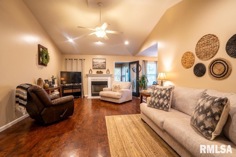 700 Legacy Drive, Herrin, Illinois 62948, 3 Bedrooms Bedrooms, 0 ,2 BathroomsBathrooms,Residential,For Sale,Legacy,0,RMAQC4264769
