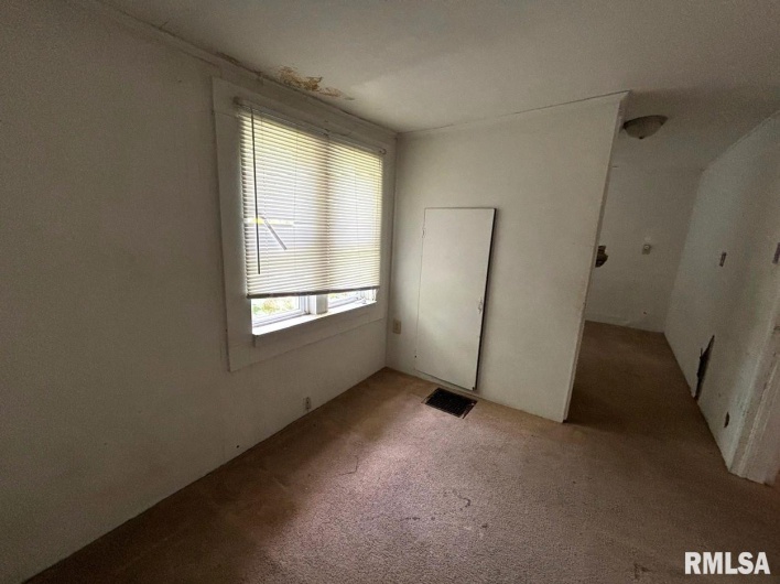 314 HESTER Street, Carbondale, Illinois 62901, 4 Bedrooms Bedrooms, 0 ,2 BathroomsBathrooms,Residential,For Sale,HESTER,0,RMAEB459522
