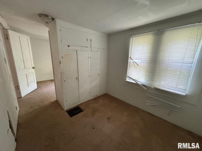 314 HESTER Street, Carbondale, Illinois 62901, 4 Bedrooms Bedrooms, 0 ,2 BathroomsBathrooms,Residential,For Sale,HESTER,0,RMAEB459522