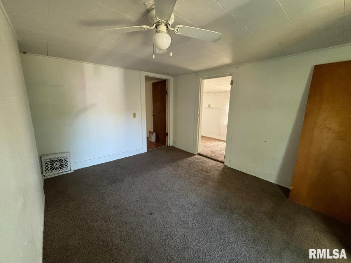 314 HESTER Street, Carbondale, Illinois 62901, 4 Bedrooms Bedrooms, 0 ,2 BathroomsBathrooms,Residential,For Sale,HESTER,0,RMAEB459522