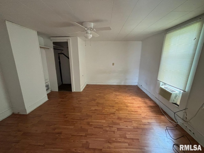 314 HESTER Street, Carbondale, Illinois 62901, 4 Bedrooms Bedrooms, 0 ,2 BathroomsBathrooms,Residential,For Sale,HESTER,0,RMAEB459522