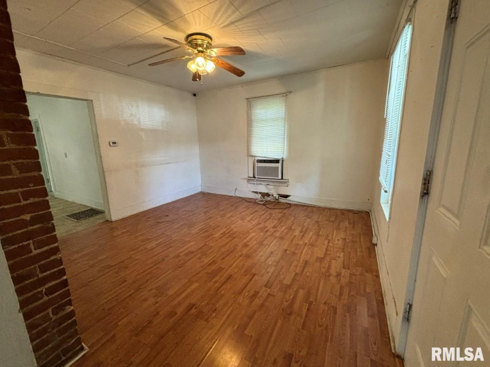 314 HESTER Street, Carbondale, Illinois 62901, 4 Bedrooms Bedrooms, 0 ,2 BathroomsBathrooms,Residential,For Sale,HESTER,0,RMAEB459522