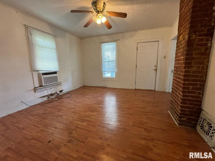 314 HESTER Street, Carbondale, Illinois 62901, 4 Bedrooms Bedrooms, 0 ,2 BathroomsBathrooms,Residential,For Sale,HESTER,0,RMAEB459522
