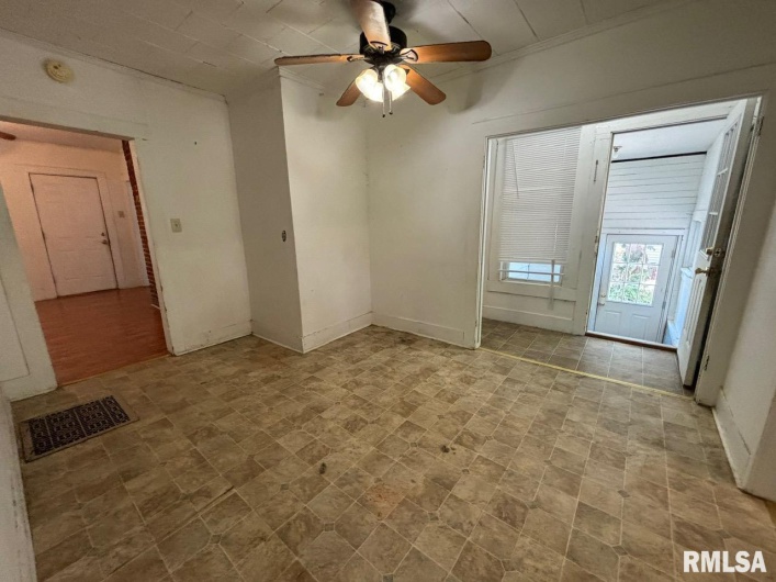 314 HESTER Street, Carbondale, Illinois 62901, 4 Bedrooms Bedrooms, 0 ,2 BathroomsBathrooms,Residential,For Sale,HESTER,0,RMAEB459522
