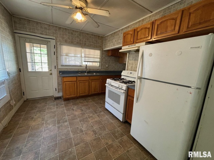 314 HESTER Street, Carbondale, Illinois 62901, 4 Bedrooms Bedrooms, 0 ,2 BathroomsBathrooms,Residential,For Sale,HESTER,0,RMAEB459522