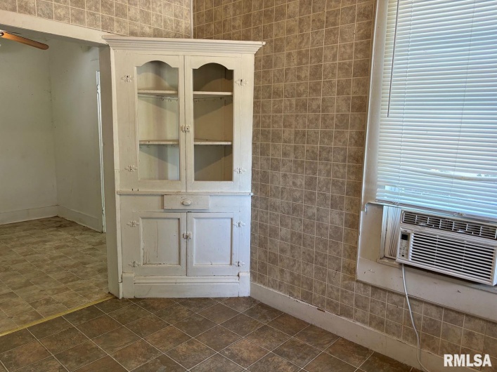 314 HESTER Street, Carbondale, Illinois 62901, 4 Bedrooms Bedrooms, 0 ,2 BathroomsBathrooms,Residential,For Sale,HESTER,0,RMAEB459522