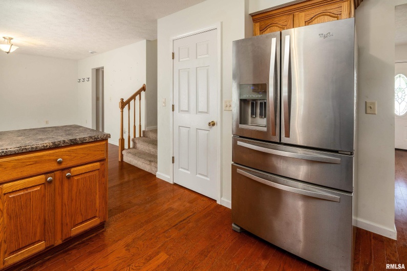 2109 MEADOW Lane, Carbondale, Illinois 62901, 4 Bedrooms Bedrooms, 0 ,3 BathroomsBathrooms,Residential,For Sale,MEADOW,0,RMAEB459525