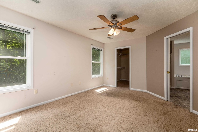 2109 MEADOW Lane, Carbondale, Illinois 62901, 4 Bedrooms Bedrooms, 0 ,3 BathroomsBathrooms,Residential,For Sale,MEADOW,0,RMAEB459525