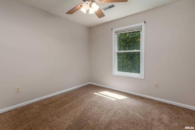 2109 MEADOW Lane, Carbondale, Illinois 62901, 4 Bedrooms Bedrooms, 0 ,3 BathroomsBathrooms,Residential,For Sale,MEADOW,0,RMAEB459525