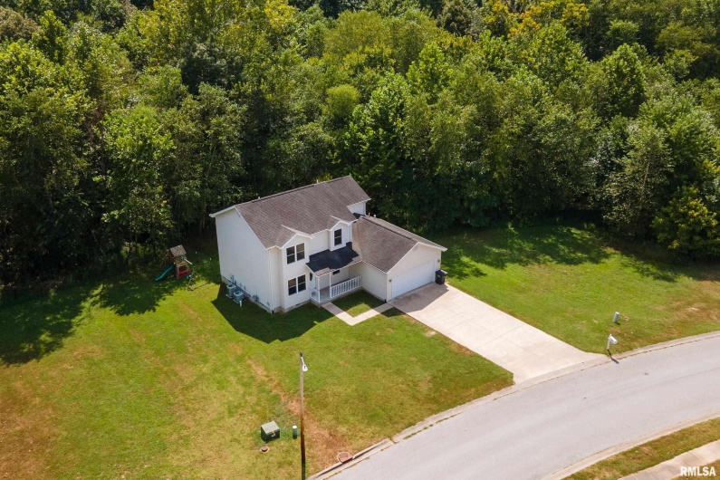 2109 MEADOW Lane, Carbondale, Illinois 62901, 4 Bedrooms Bedrooms, 0 ,3 BathroomsBathrooms,Residential,For Sale,MEADOW,0,RMAEB459525