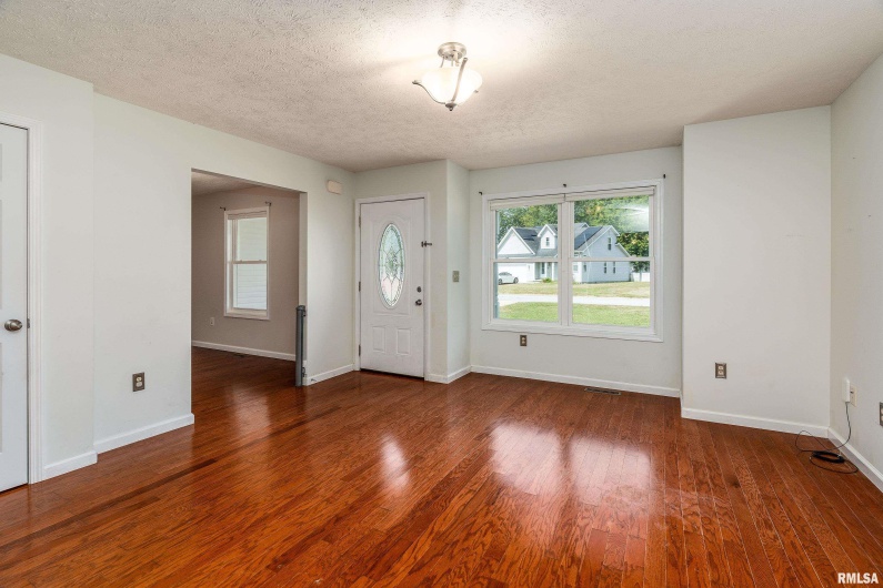 2109 MEADOW Lane, Carbondale, Illinois 62901, 4 Bedrooms Bedrooms, 0 ,3 BathroomsBathrooms,Residential,For Sale,MEADOW,0,RMAEB459525